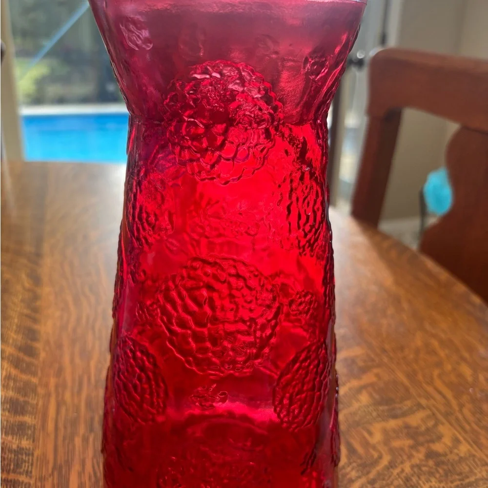 AEG Luxe Elegant Red Glass Vase